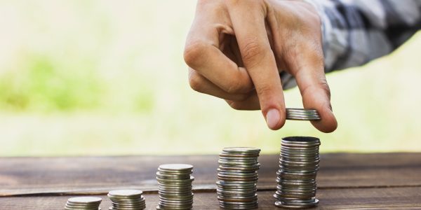 coins-scale-stack-table